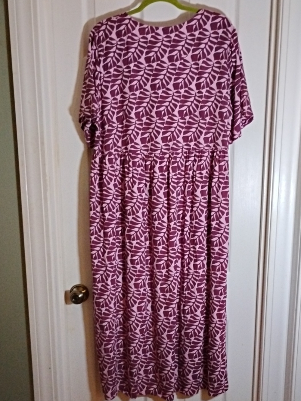 Hawaiian Leaf-Print Relaxed Maxi Dress in Mauve and Dusty Rose Blue Ginger - Picture 6 of 14